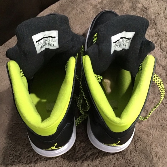 Jordan Black and Neon Green Sneakers - Picture 3 of 6